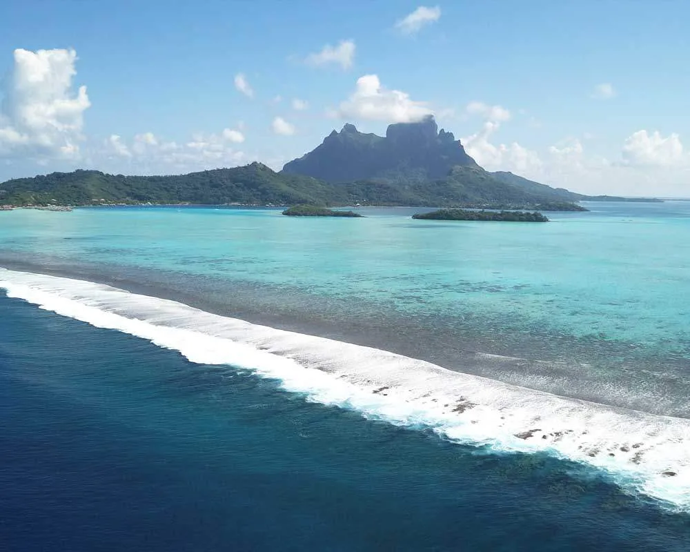 Snorkeling Bora Bora site coral barrier