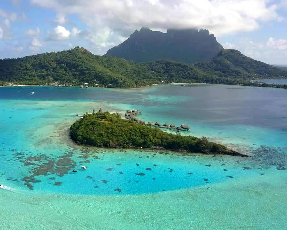 Snorkeling site aquarium Bora Bora